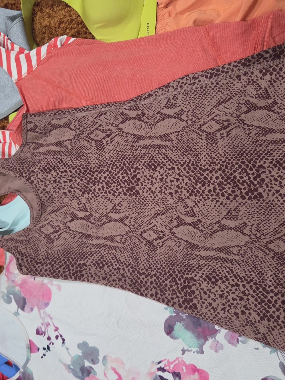 Activewear Bundle Diff Sizes - Picture 2 of 14
